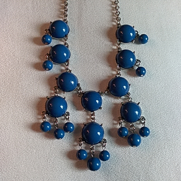 Charging Charlie necklace earring set - Picture 2 of 3